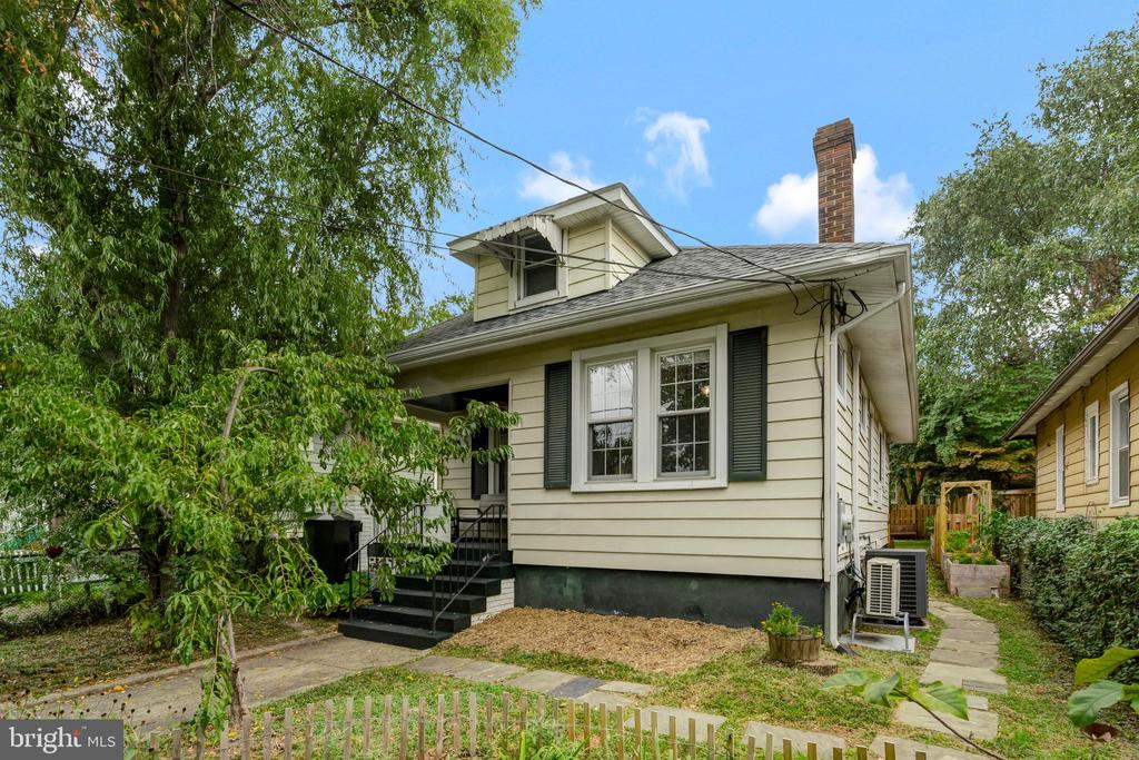 3003 10TH STREET NE