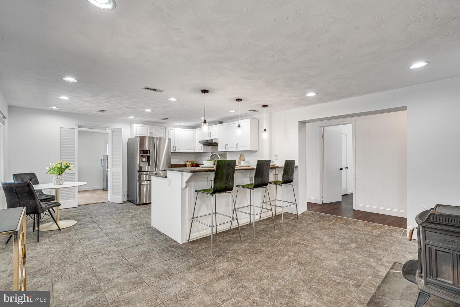 4017 Colonial Ave