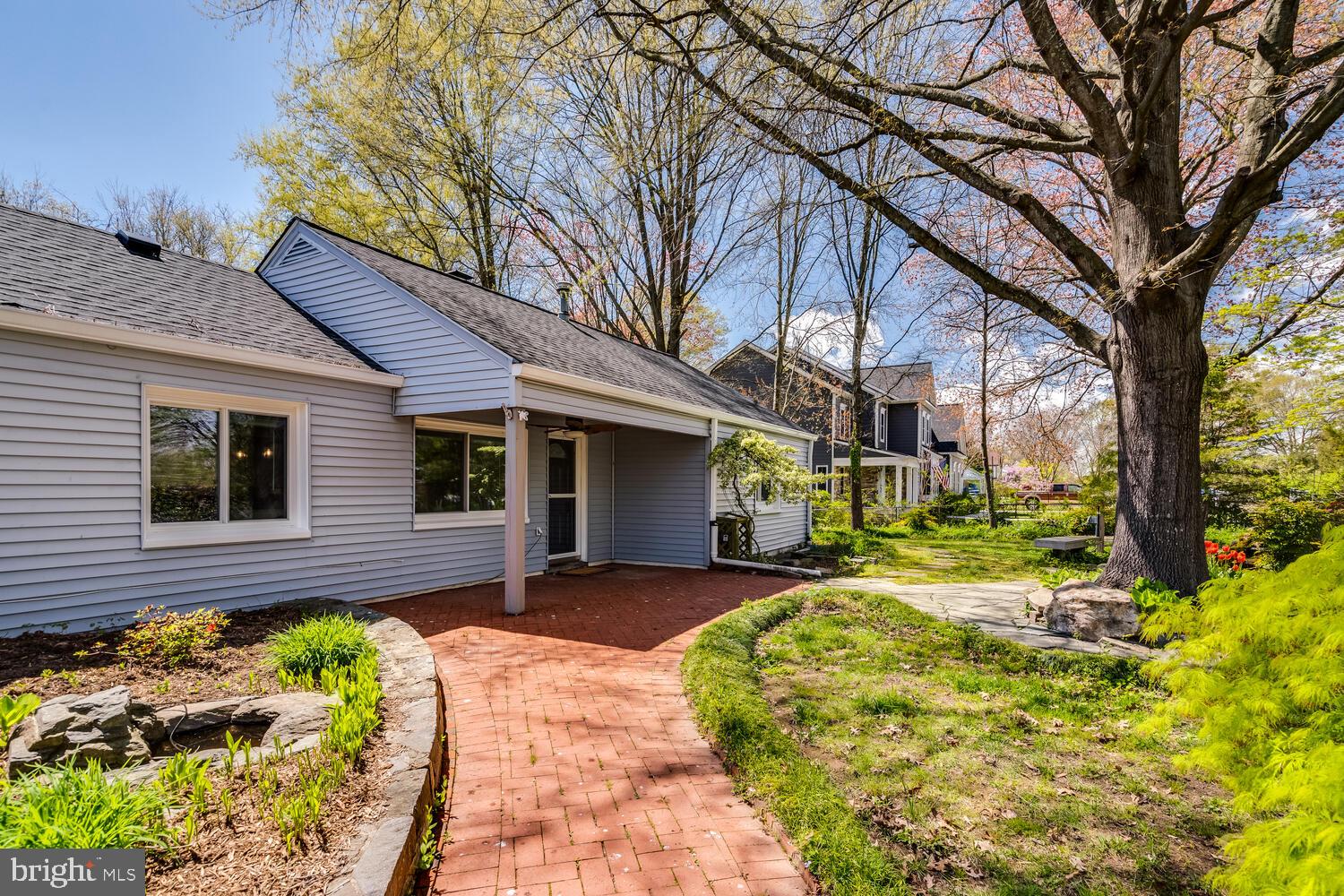4017 Colonial Ave