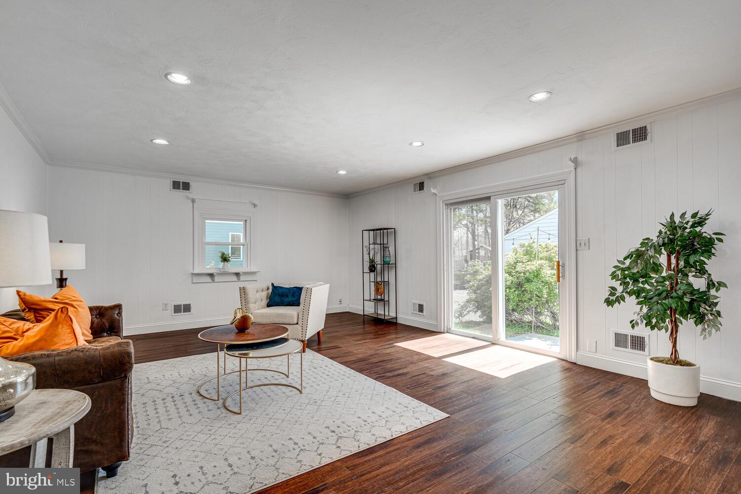 4017 Colonial Ave