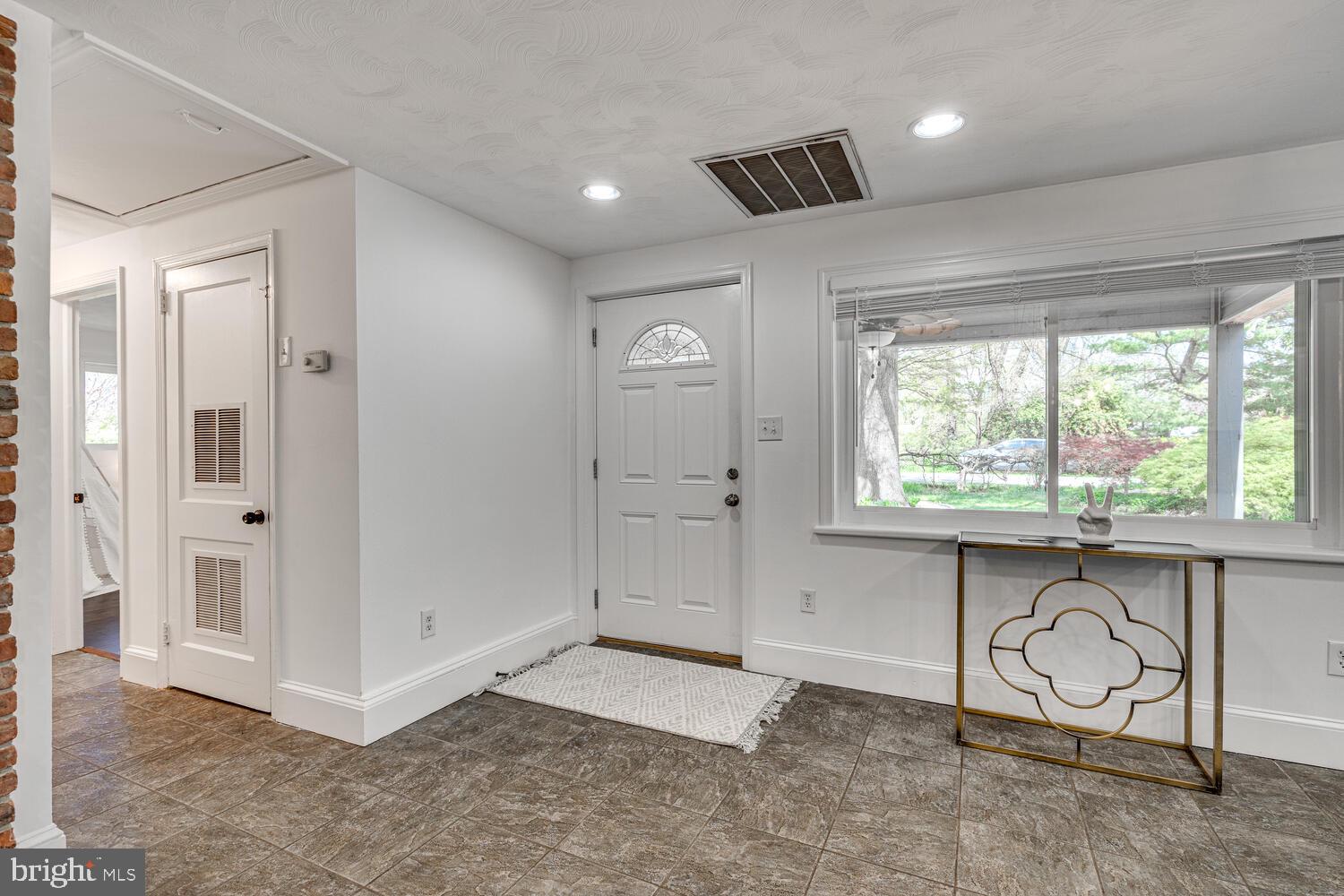 4017 Colonial Ave