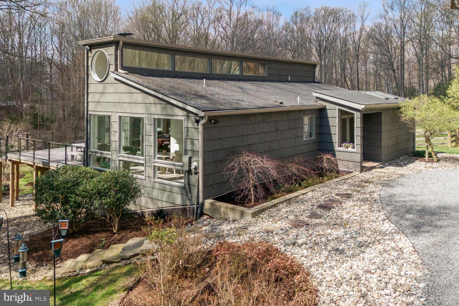 718 Springvale Rd