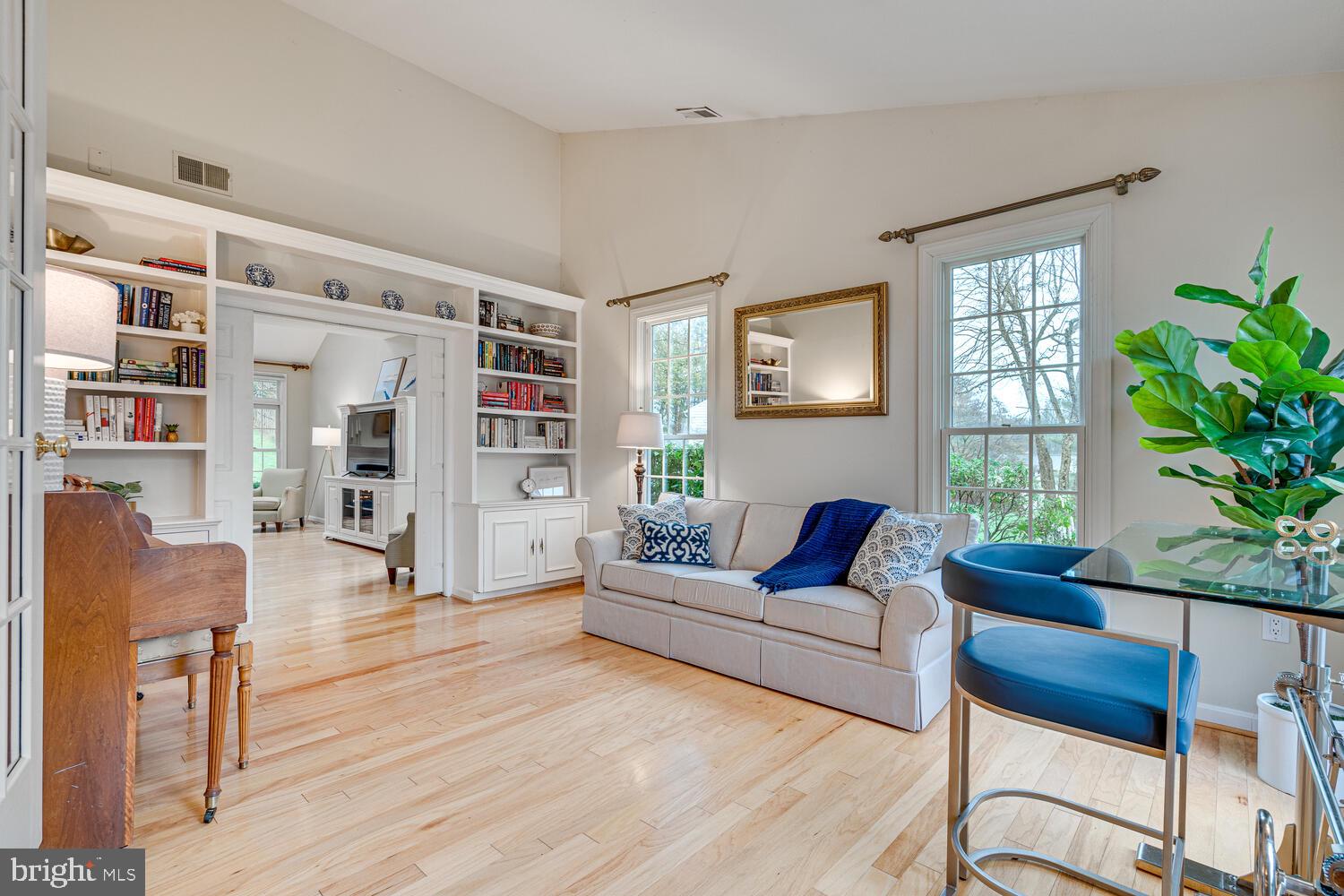 1704 Abbey Oak Dr