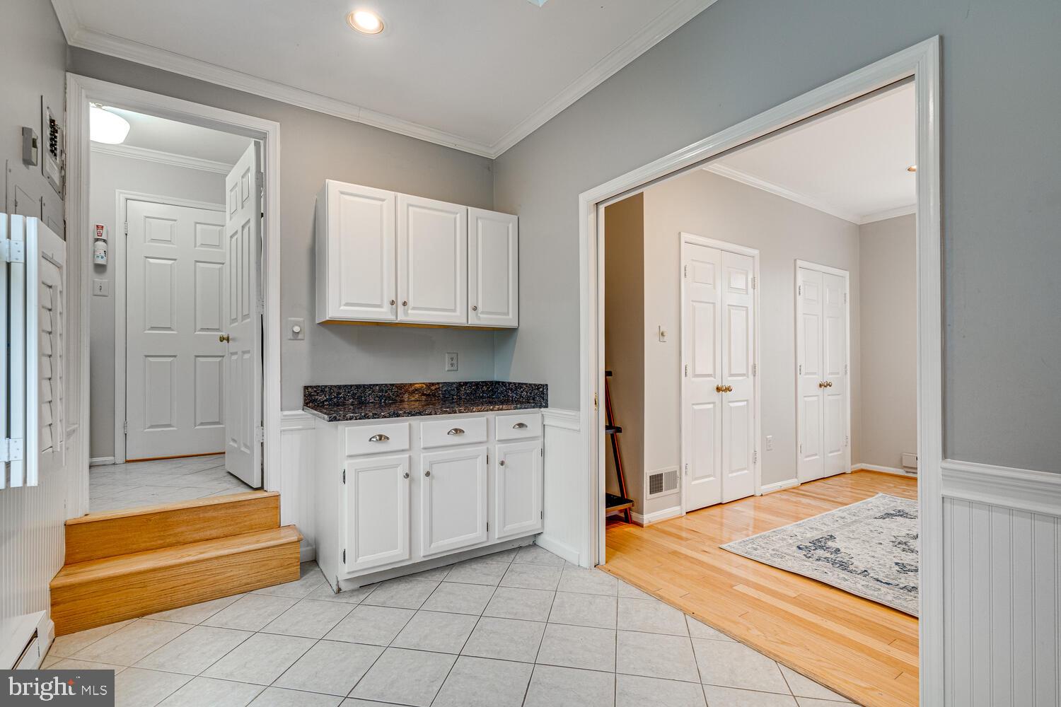 1704 Abbey Oak Dr