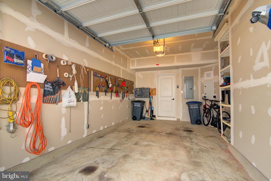 13764 Earhart Cir