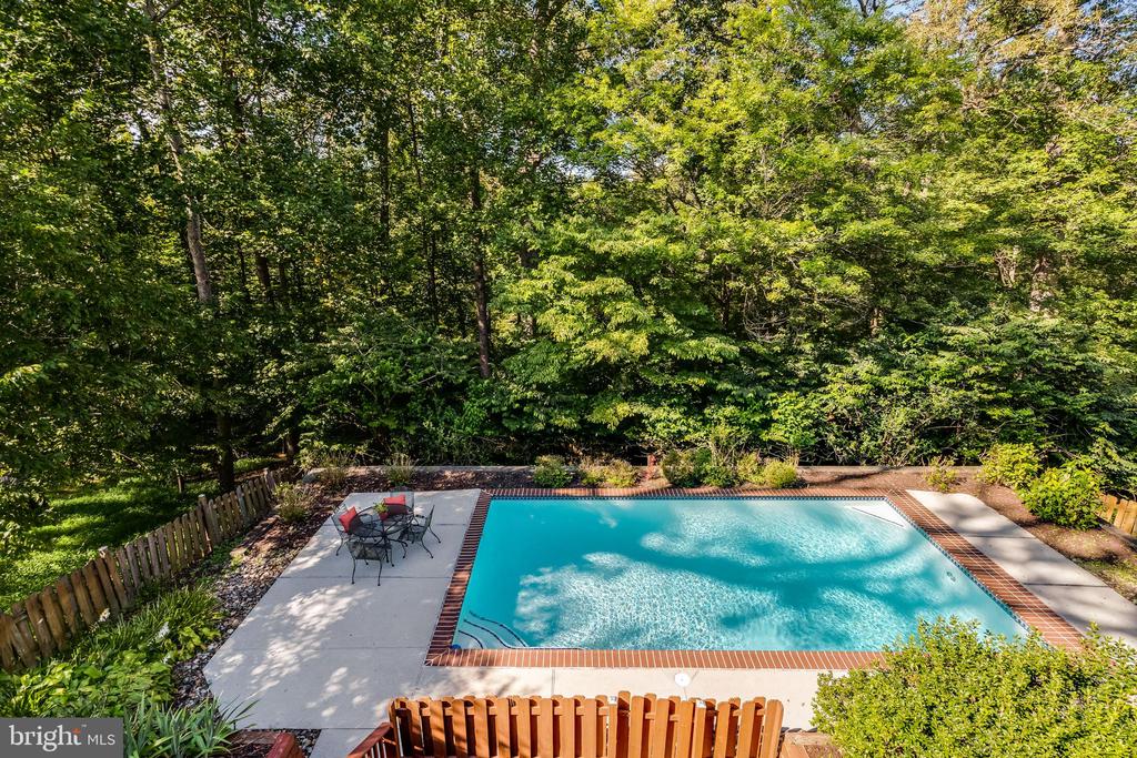 1374 CARPERS FARM WAY
