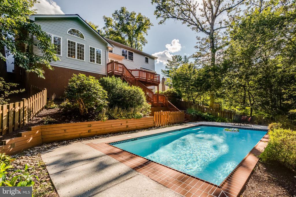 1374 CARPERS FARM WAY