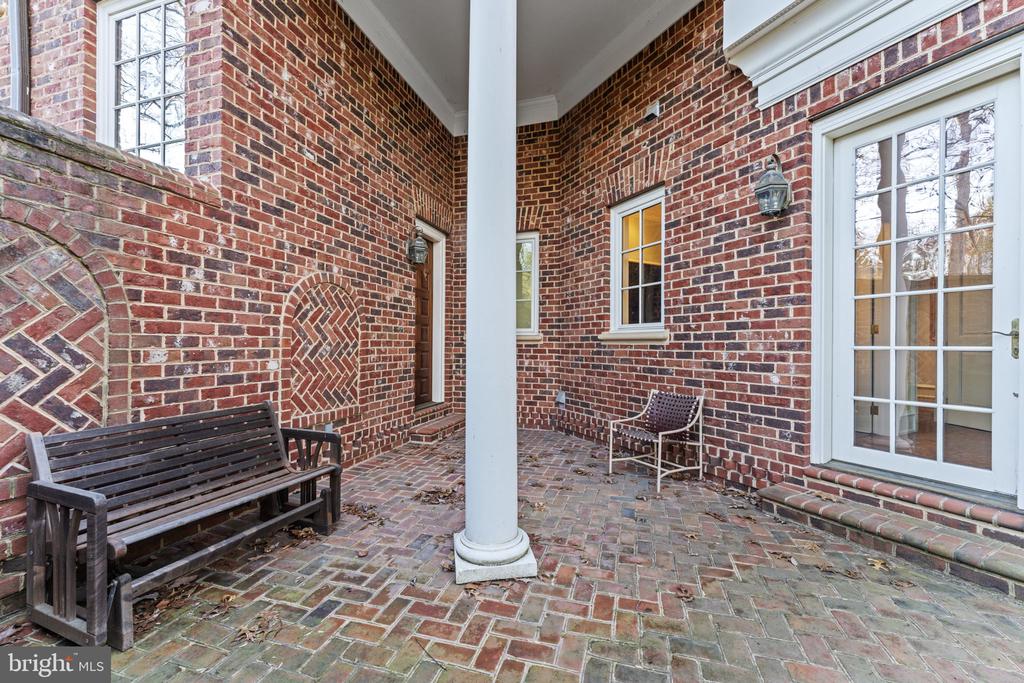8541 OLD DOMINION DRIVE