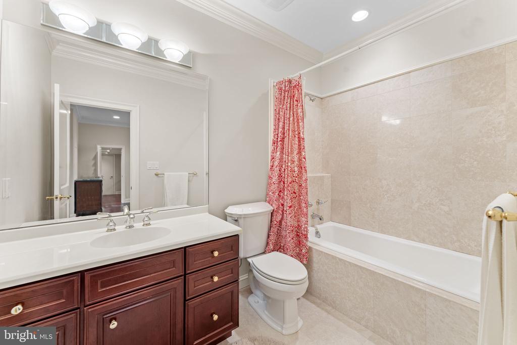 8541 OLD DOMINION DRIVE