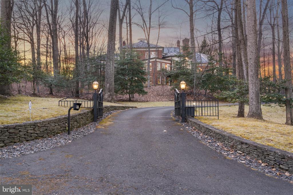 8541 OLD DOMINION DRIVE