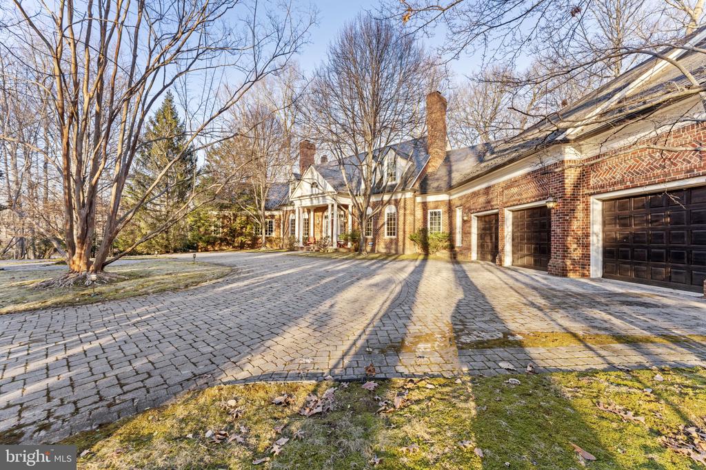 8541 OLD DOMINION DRIVE