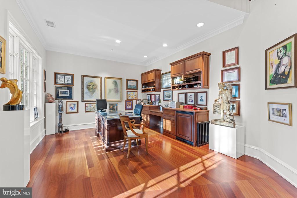 8541 OLD DOMINION DRIVE
