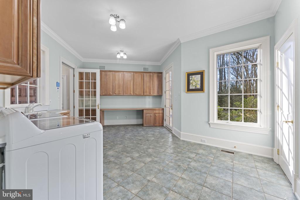 8541 OLD DOMINION DRIVE