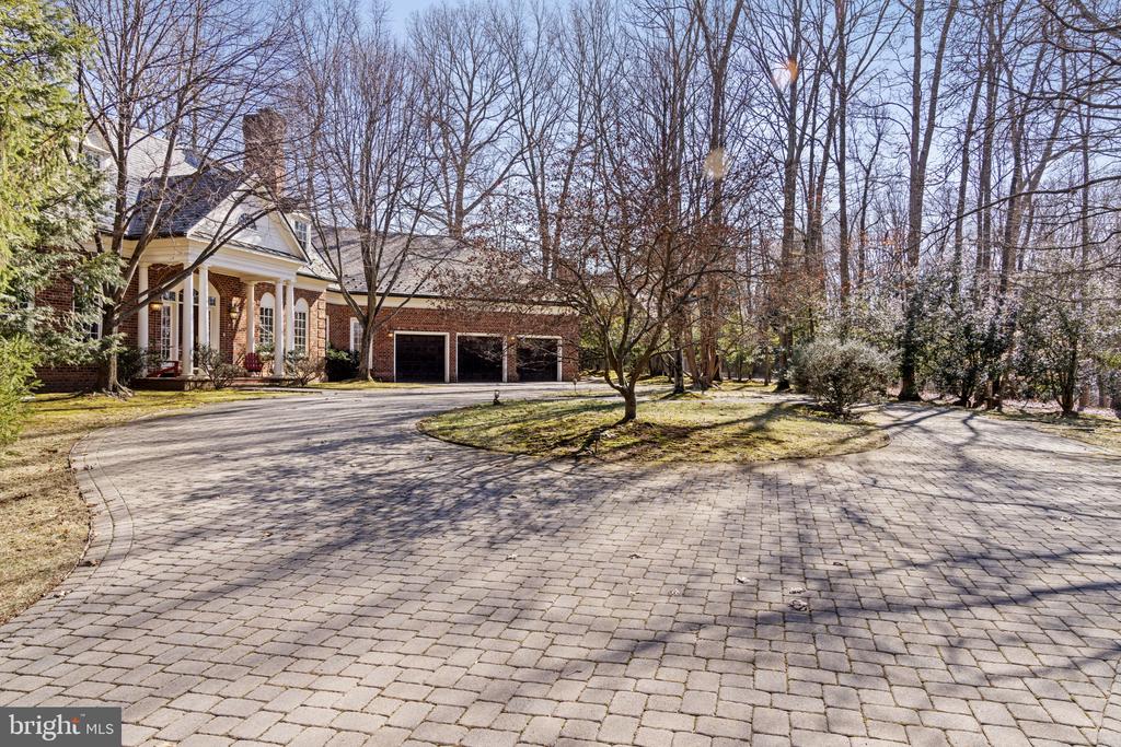 8541 OLD DOMINION DRIVE