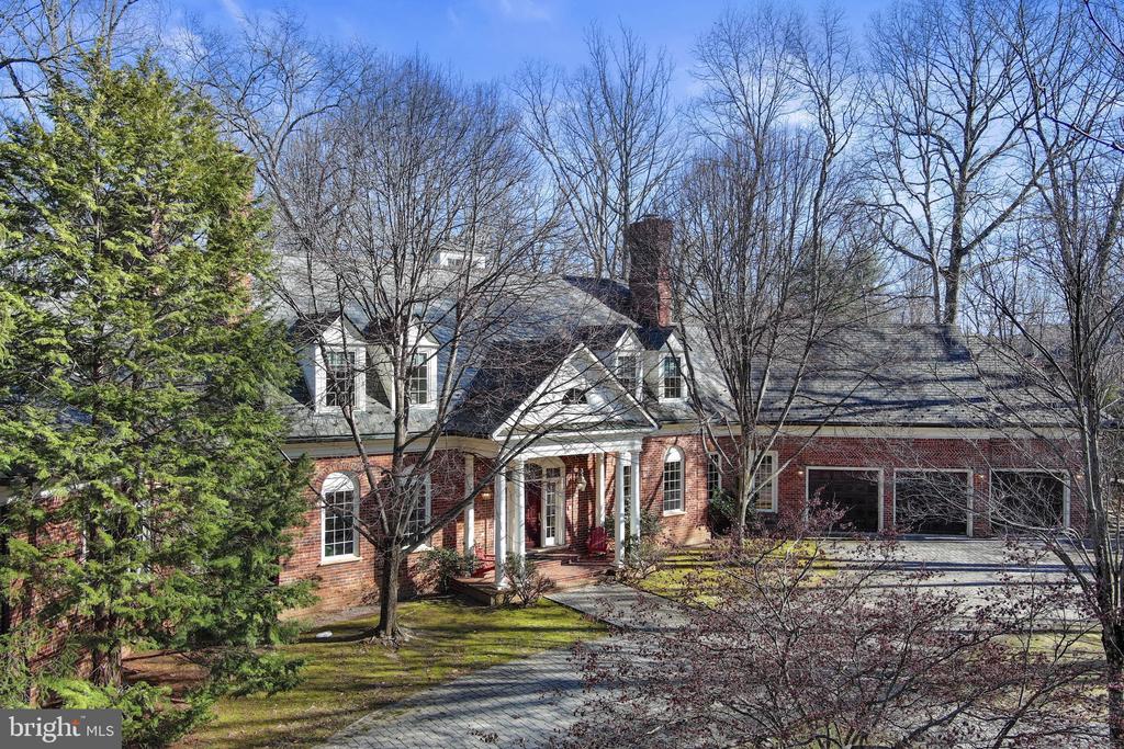 8541 OLD DOMINION DRIVE