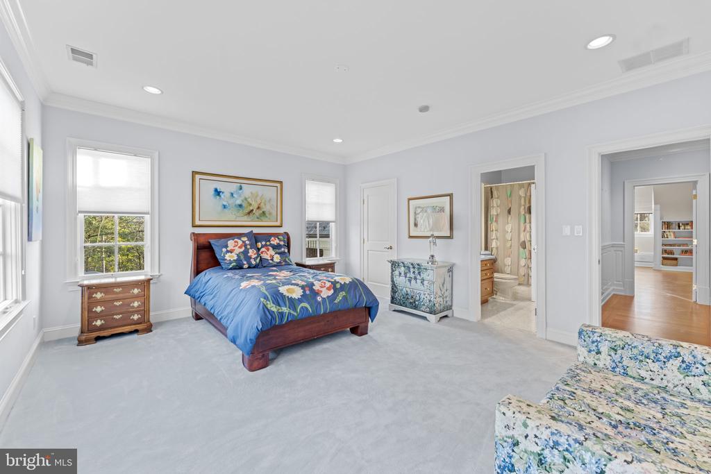 8541 OLD DOMINION DRIVE