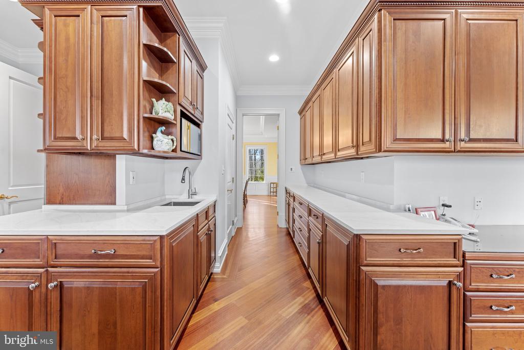 8541 OLD DOMINION DRIVE