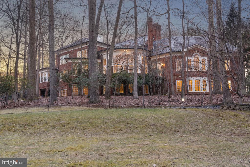 8541 OLD DOMINION DRIVE