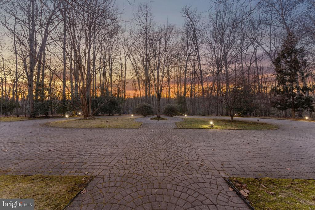 8541 OLD DOMINION DRIVE