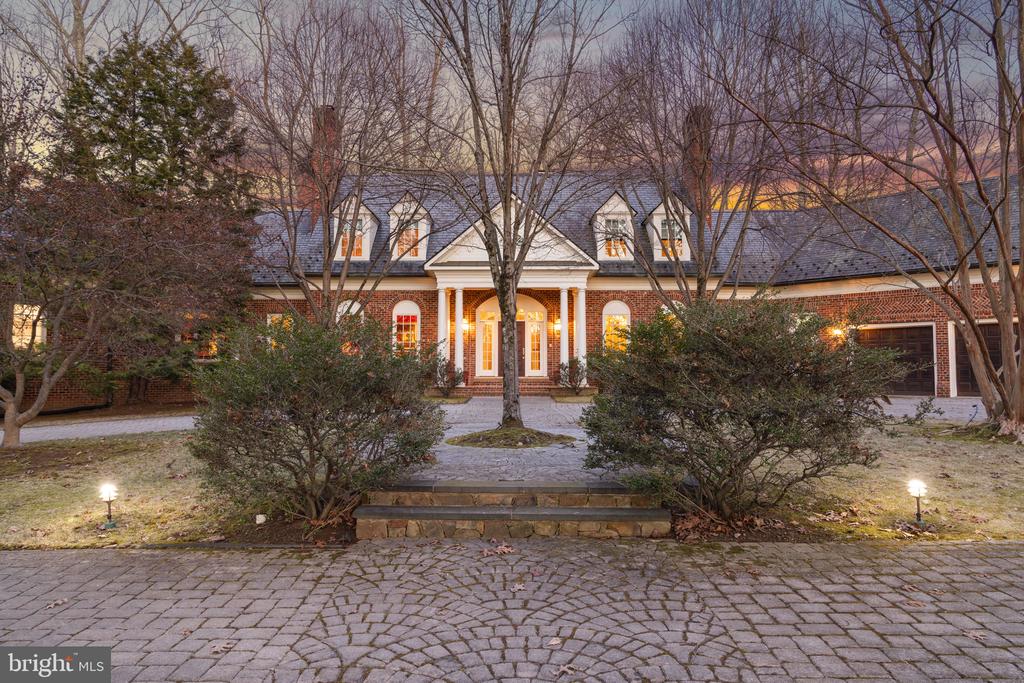 8541 OLD DOMINION DRIVE