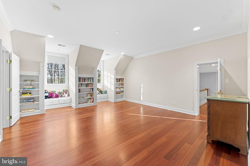 8541 OLD DOMINION DRIVE