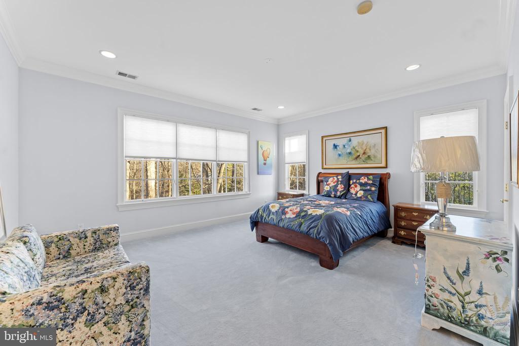 8541 OLD DOMINION DRIVE