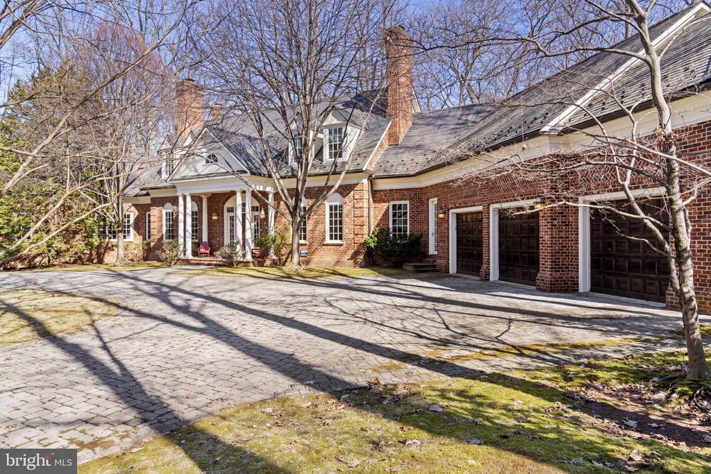 8541 OLD DOMINION DRIVE