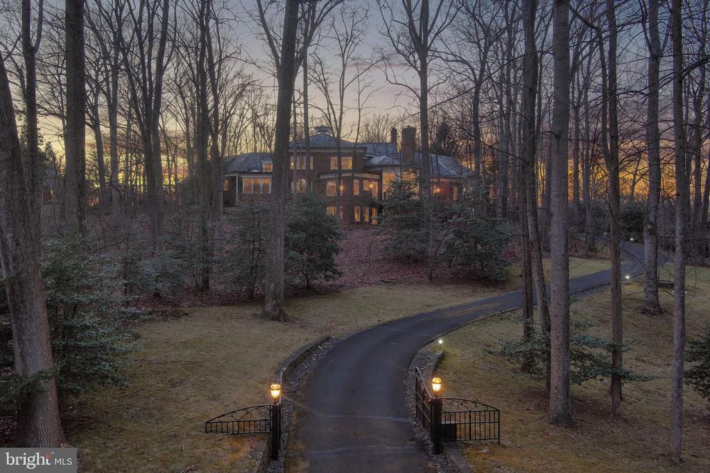 8541 OLD DOMINION DRIVE