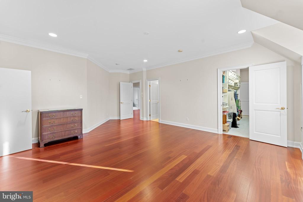 8541 OLD DOMINION DRIVE