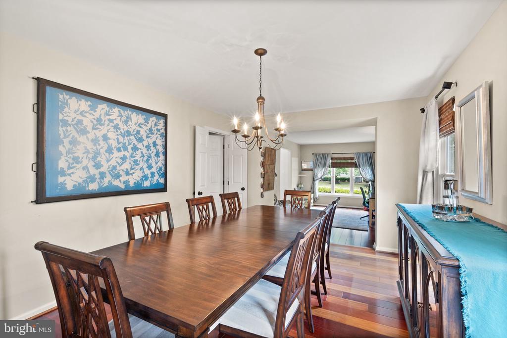 309 Ariel Dr NE
