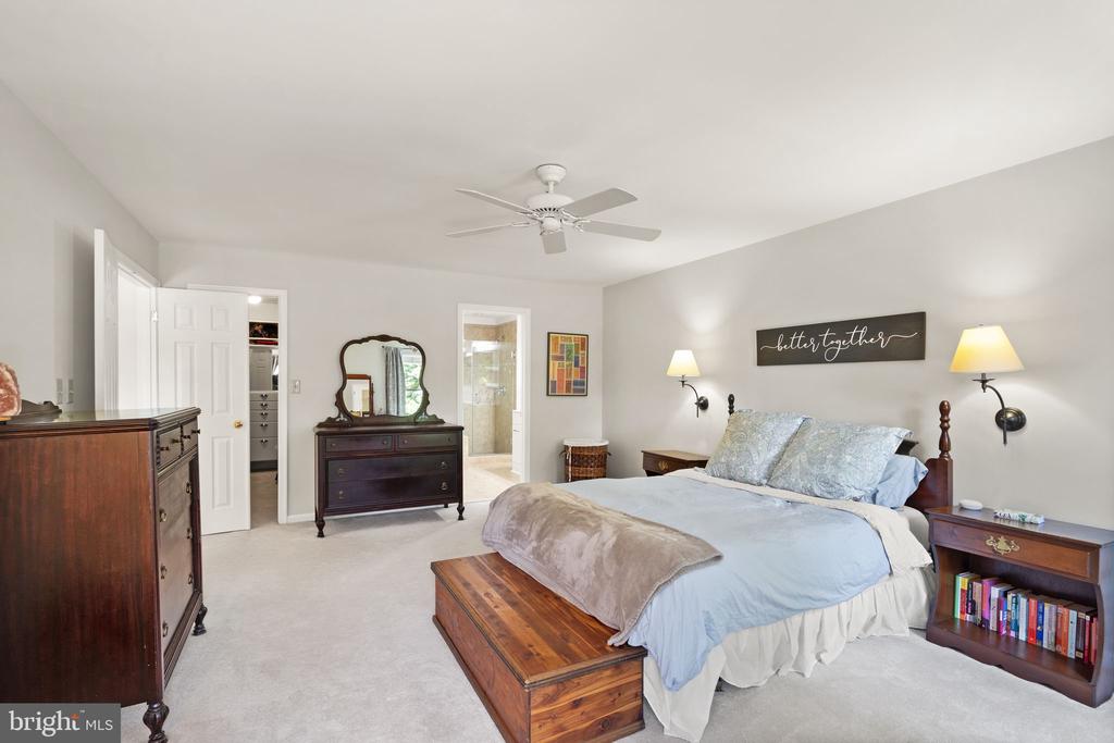 309 Ariel Dr NE