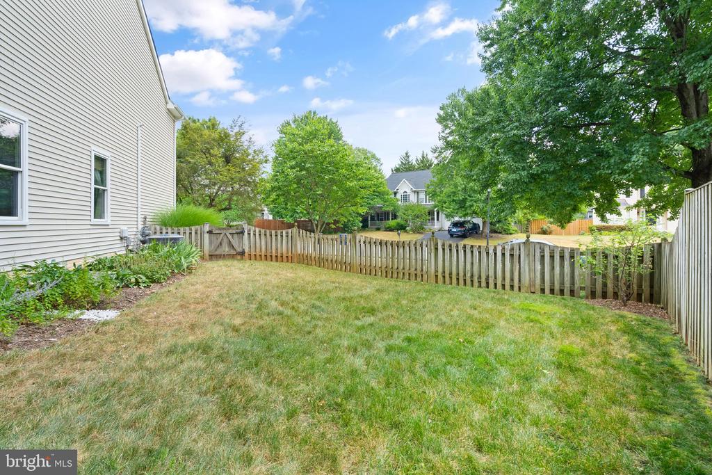 309 Ariel Dr NE