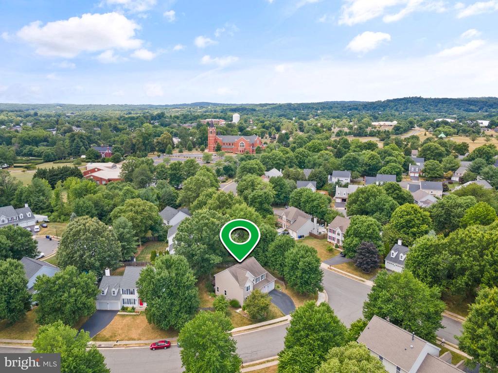 309 Ariel Dr NE