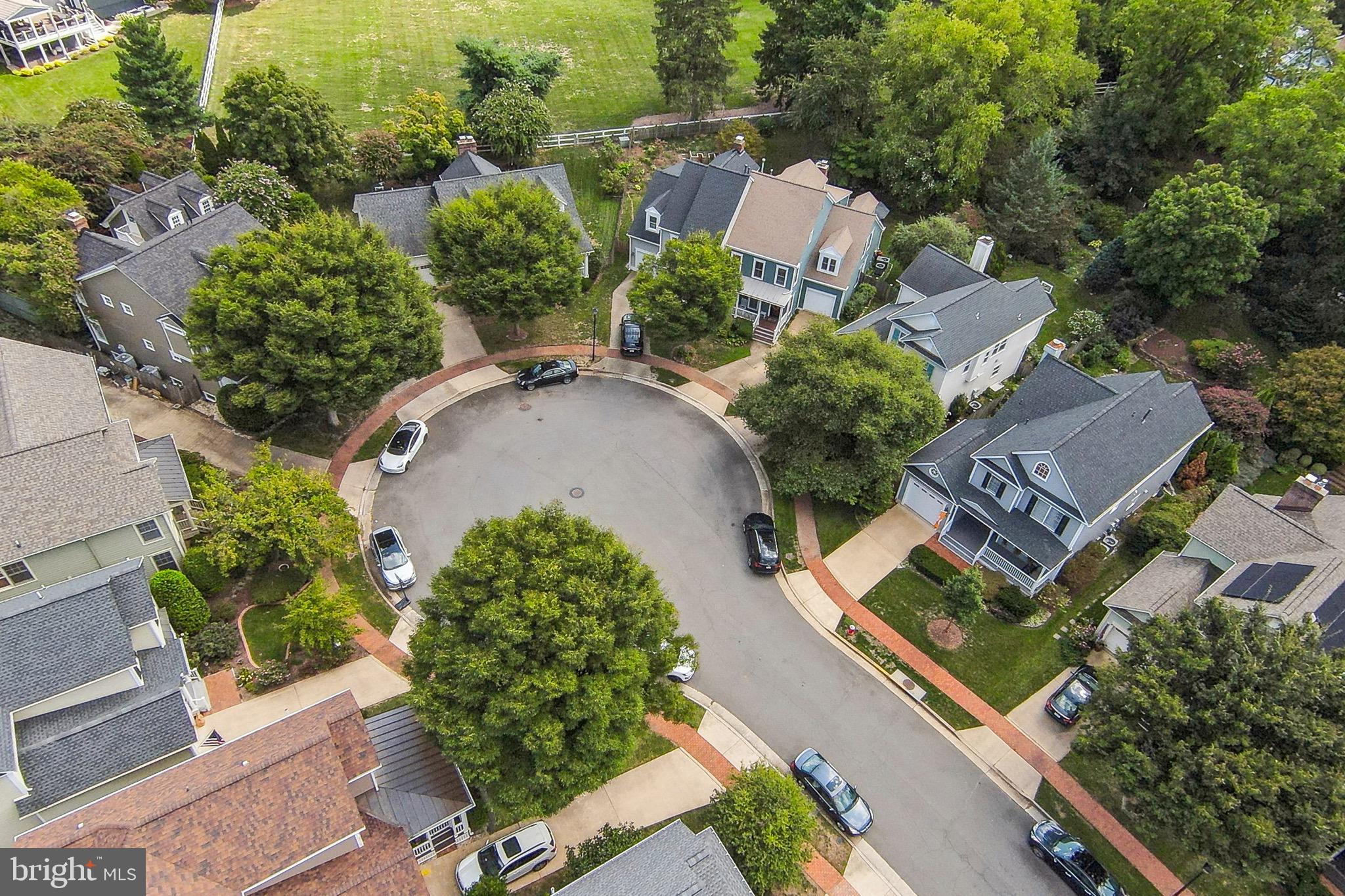 215 Andover Ct NE