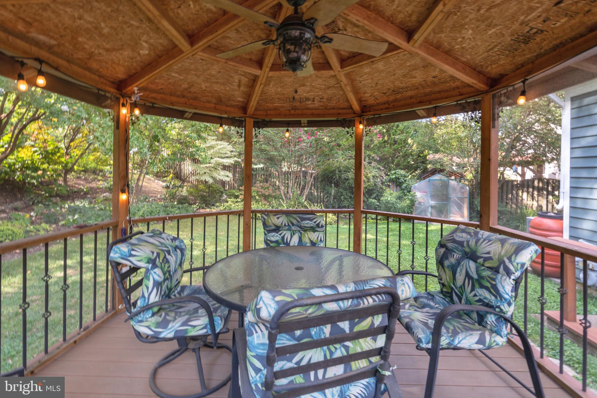 215 Andover Ct NE