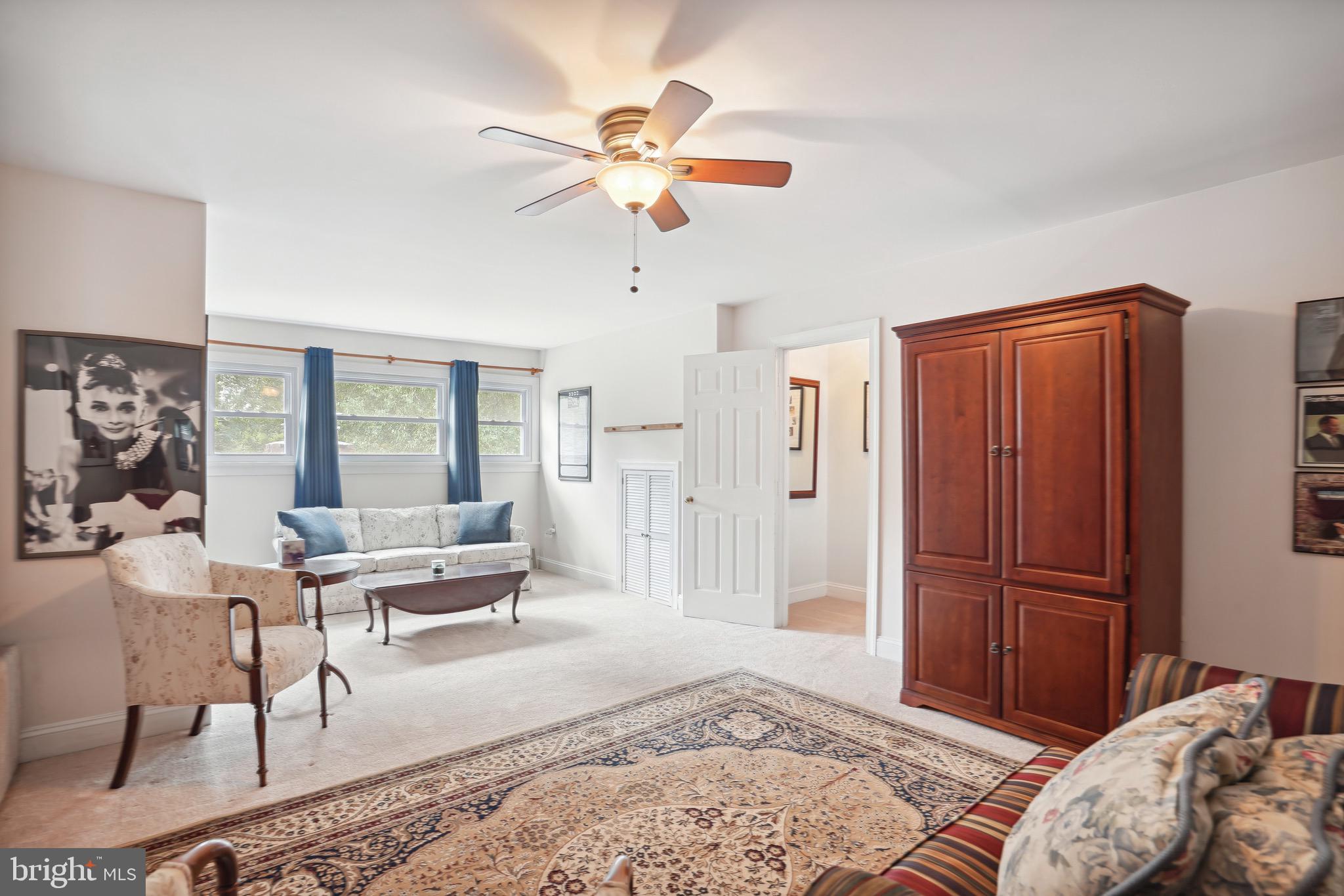 215 Andover Ct NE