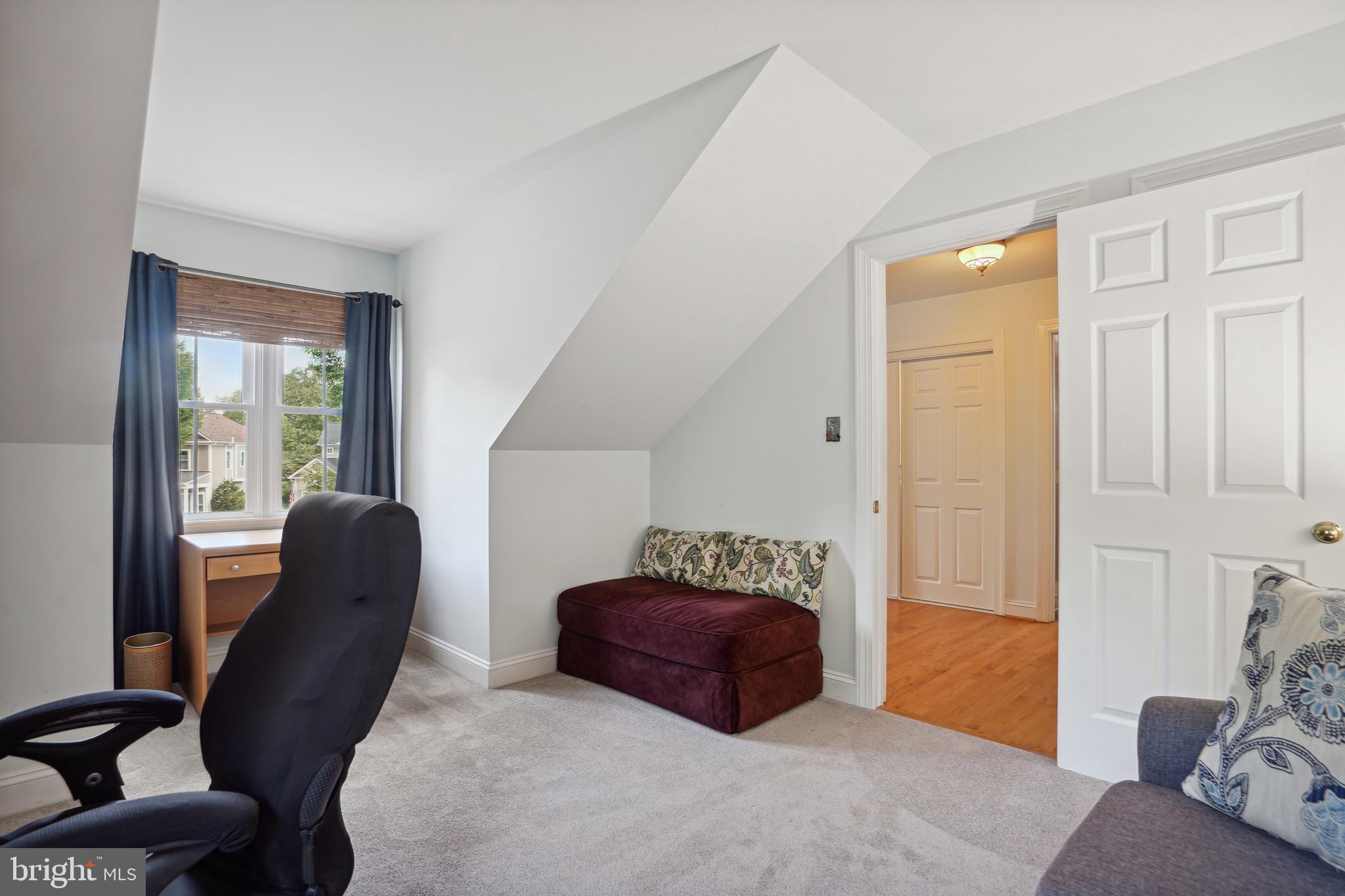 215 Andover Ct NE