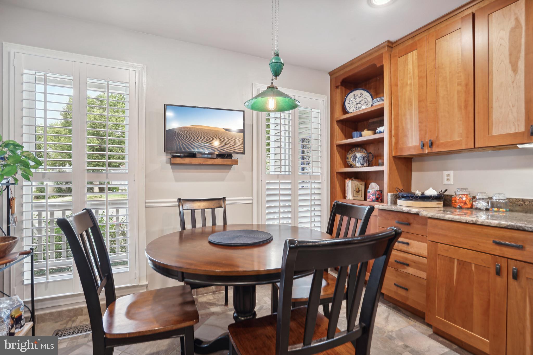 215 Andover Ct NE