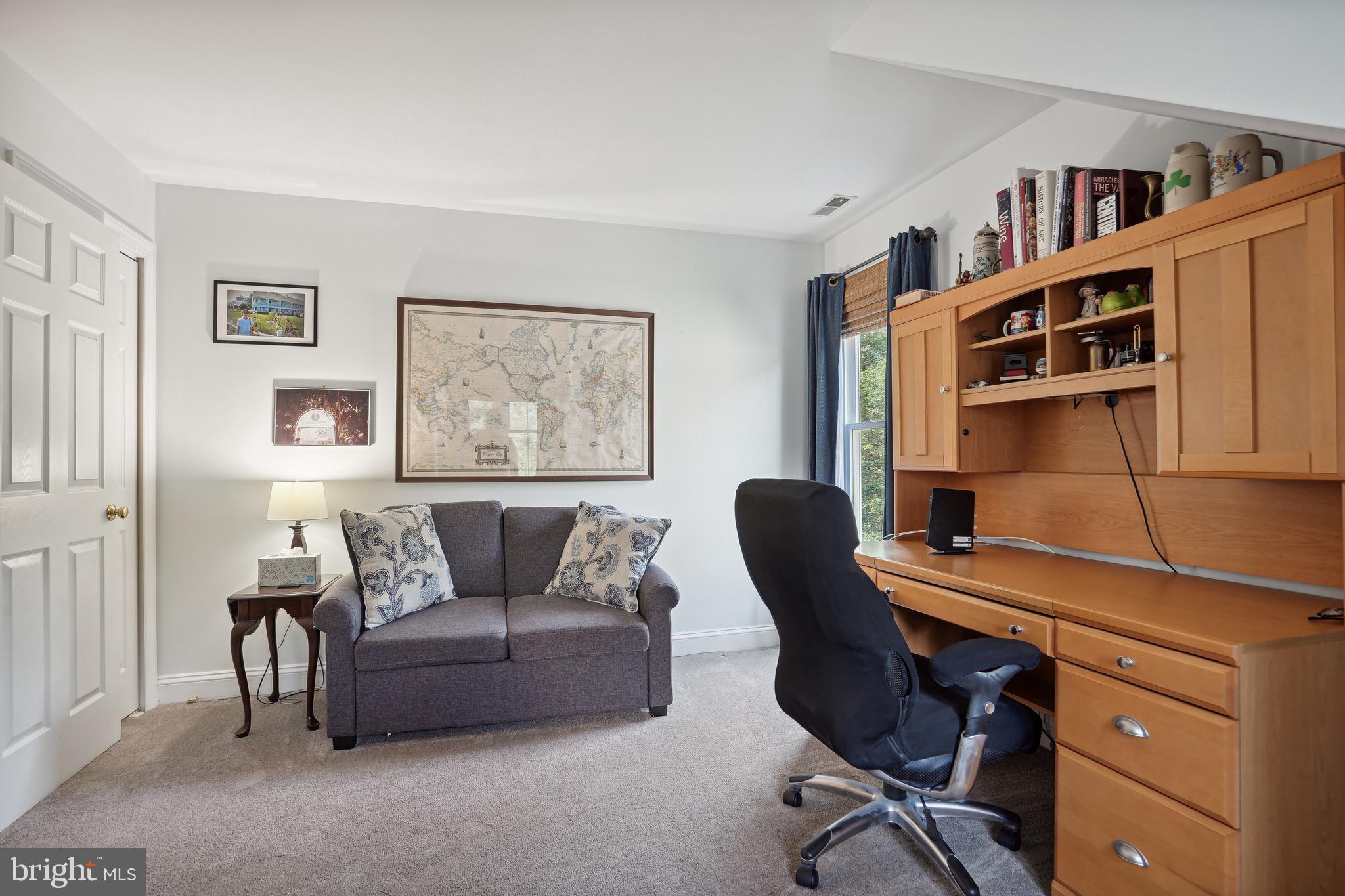 215 Andover Ct NE