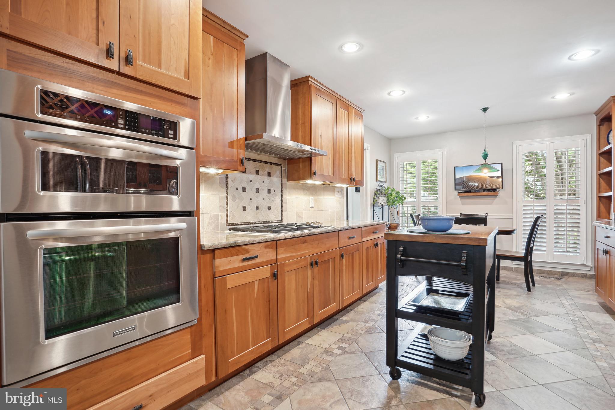 215 Andover Ct NE