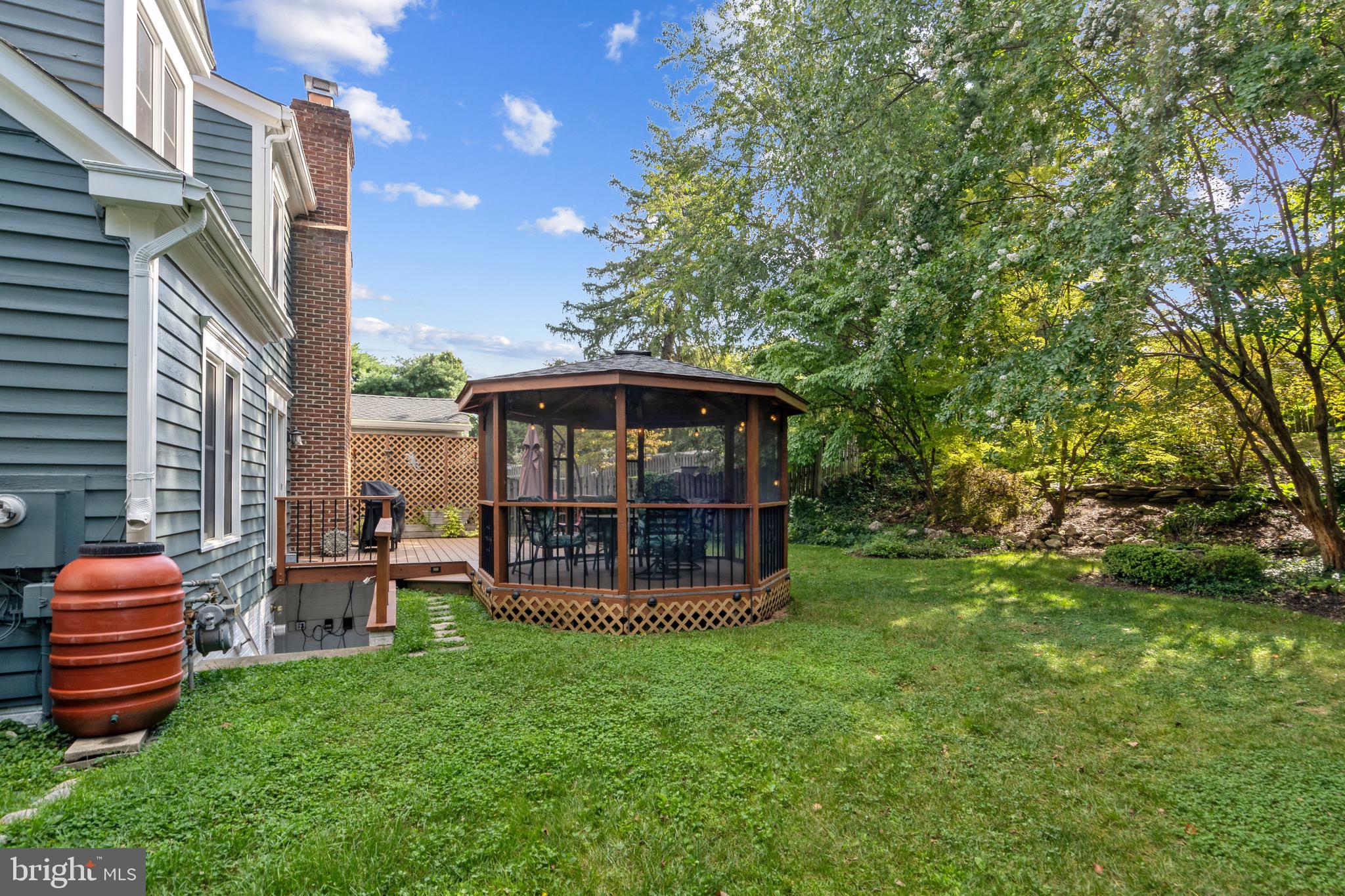 215 Andover Ct NE