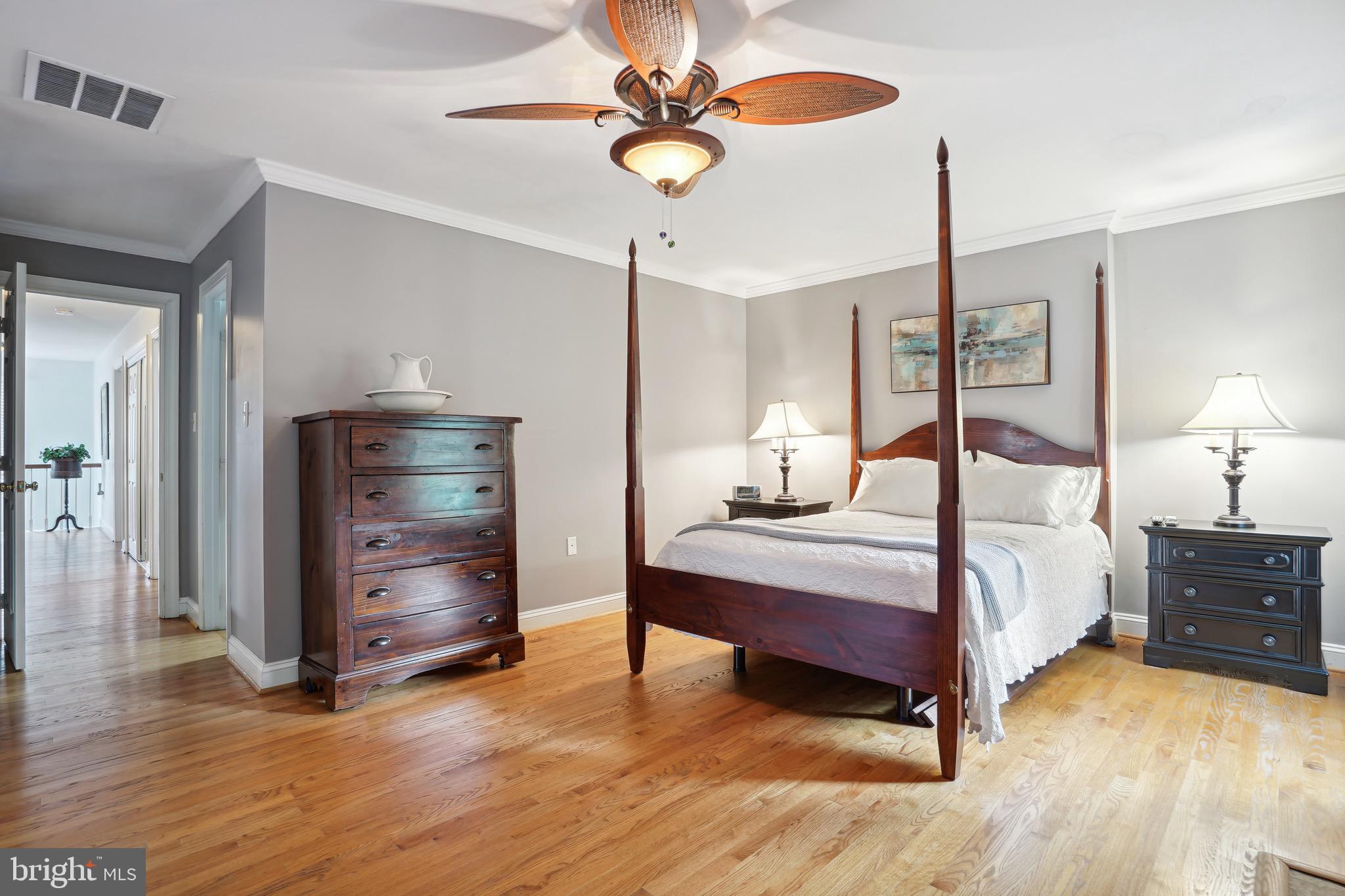 215 Andover Ct NE