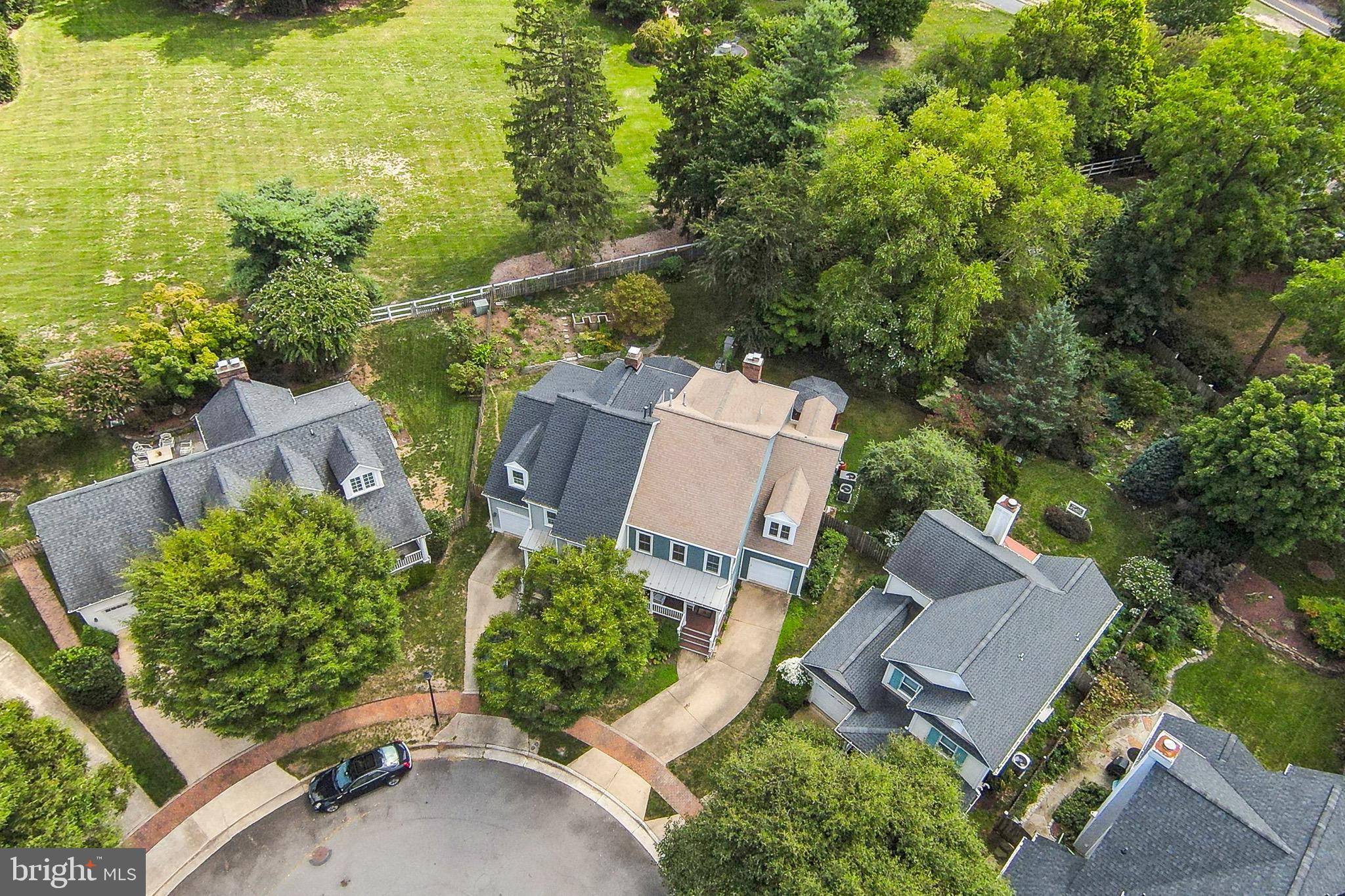 215 Andover Ct NE