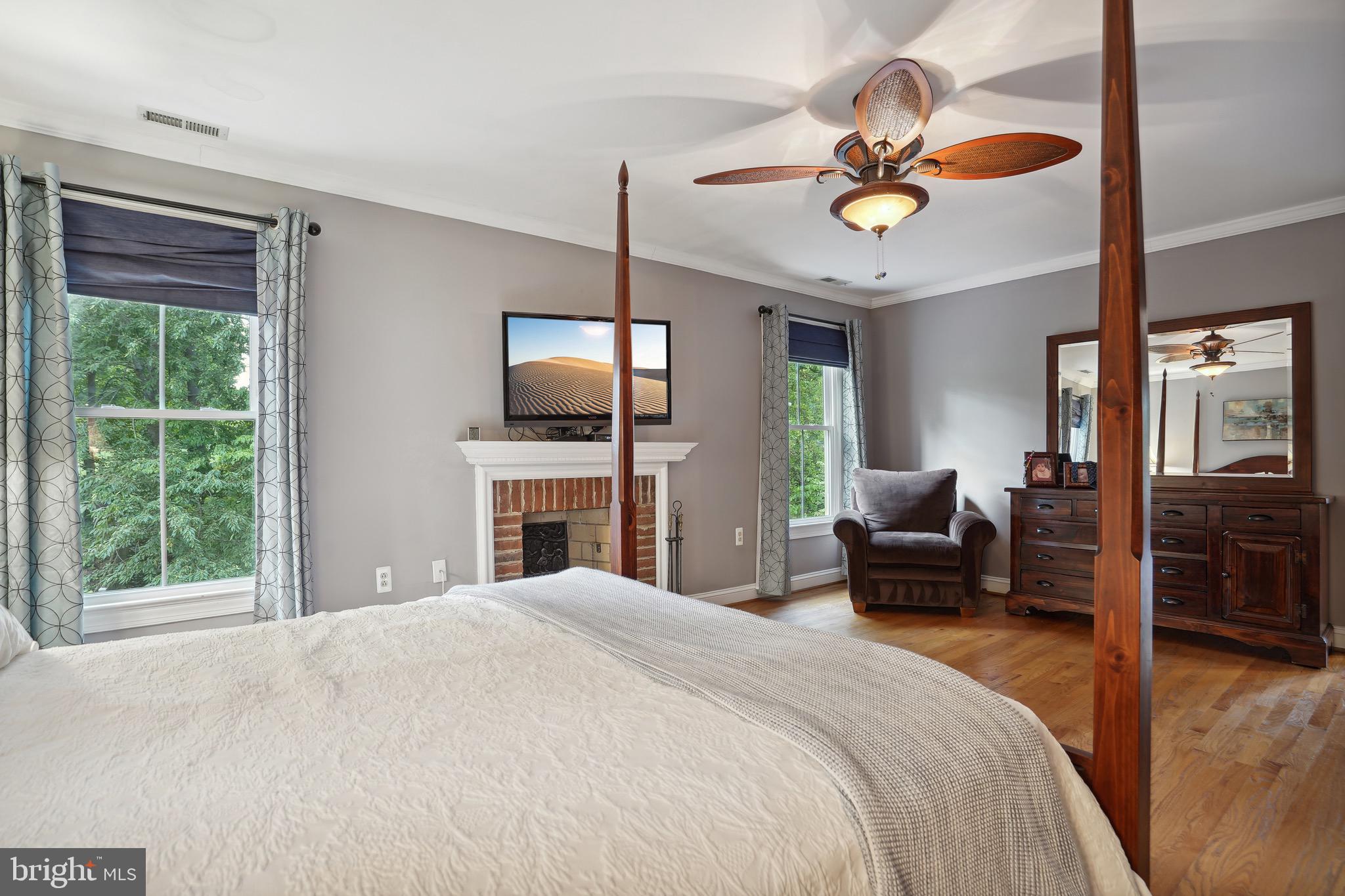 215 Andover Ct NE