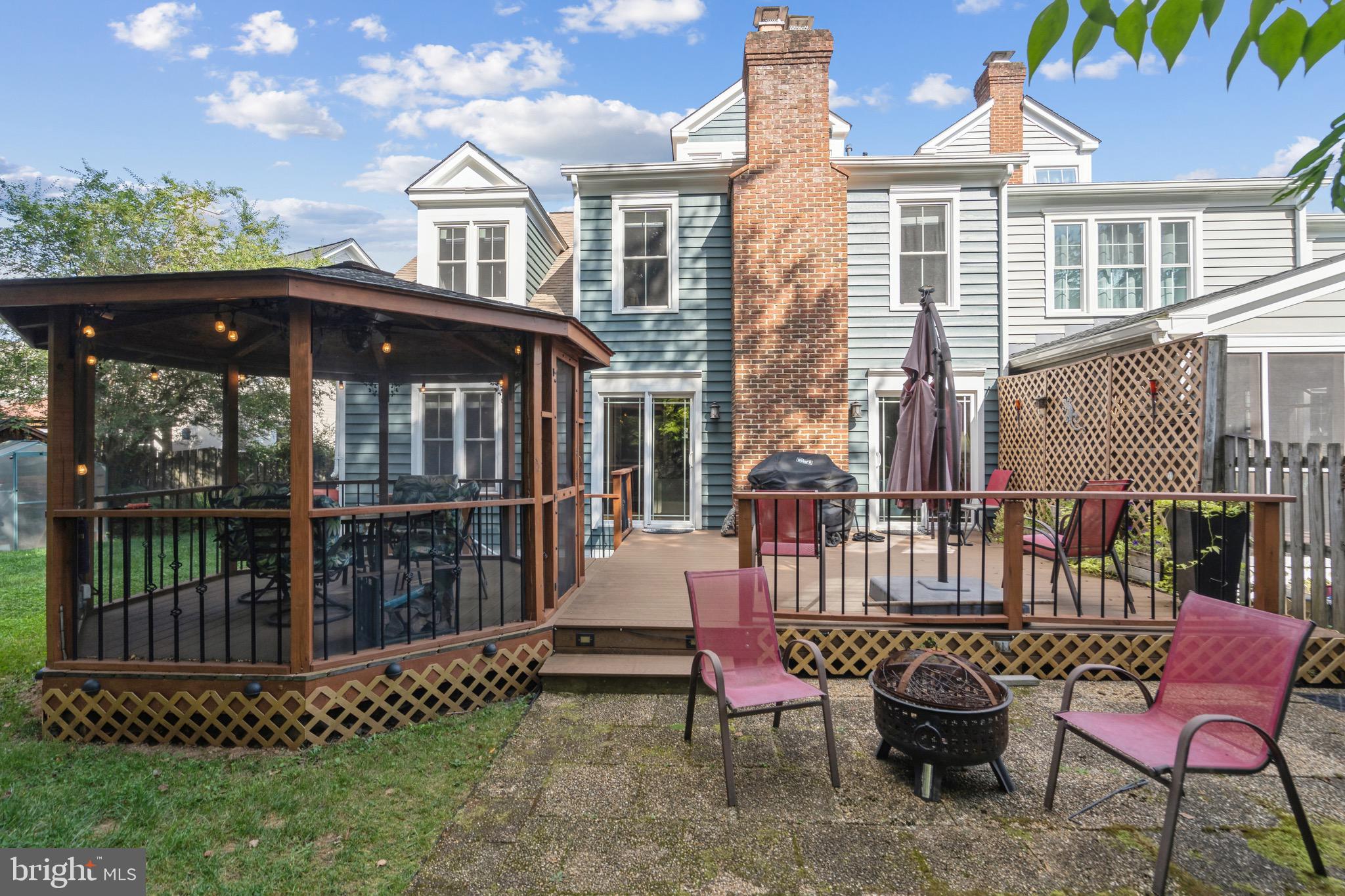 215 Andover Ct NE