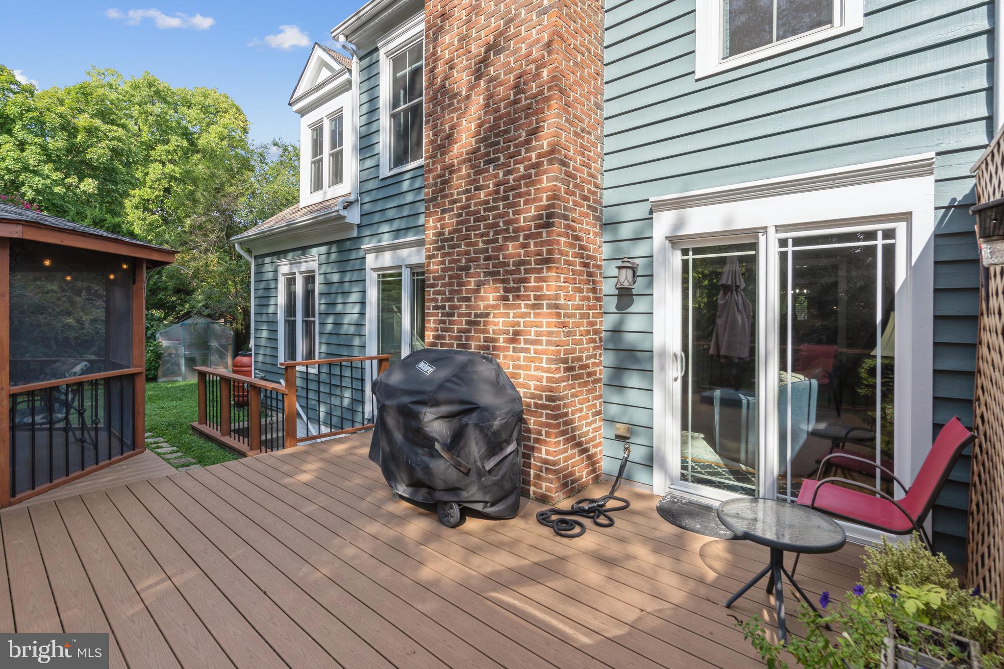 215 Andover Ct NE