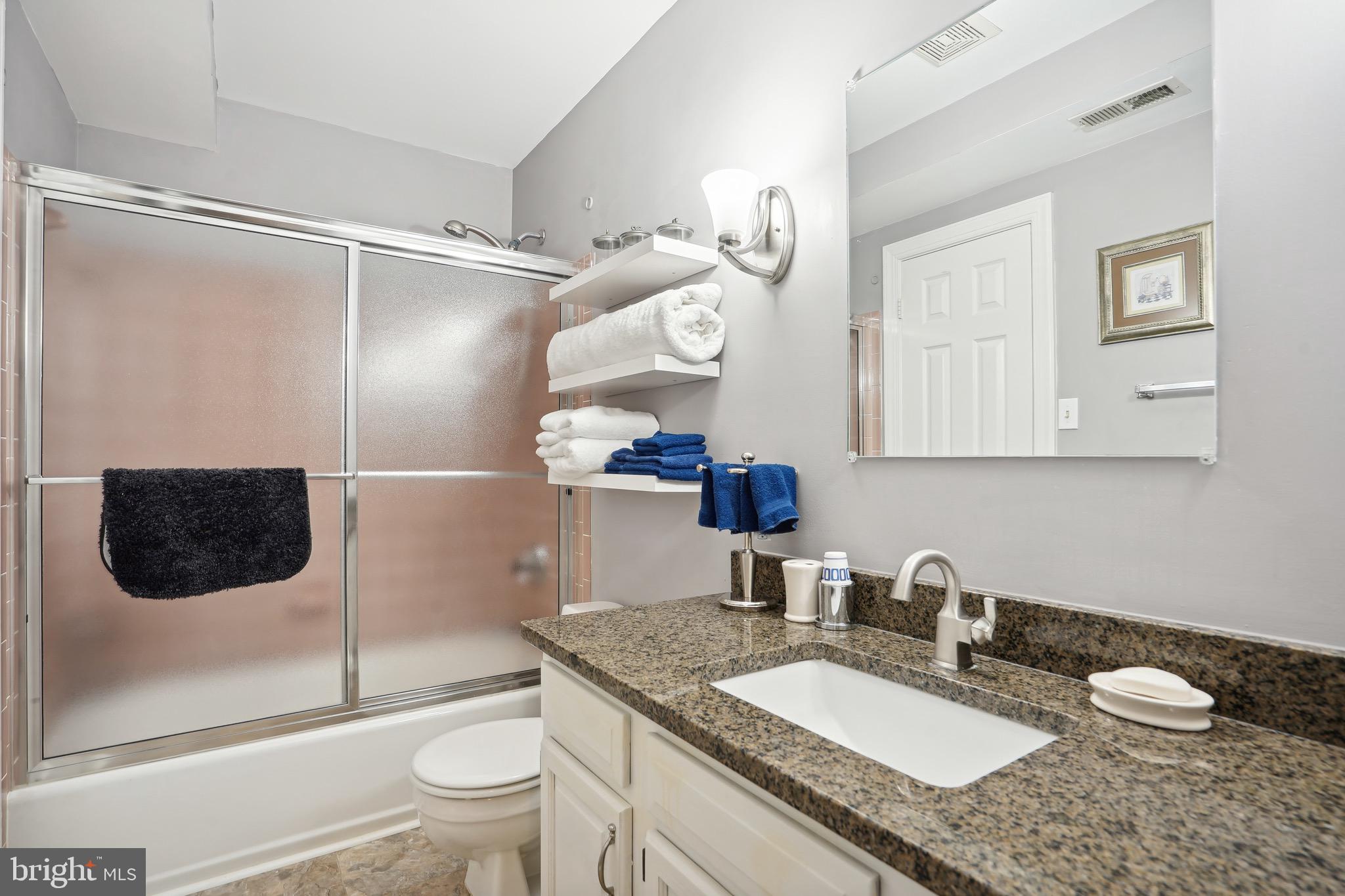 215 Andover Ct NE