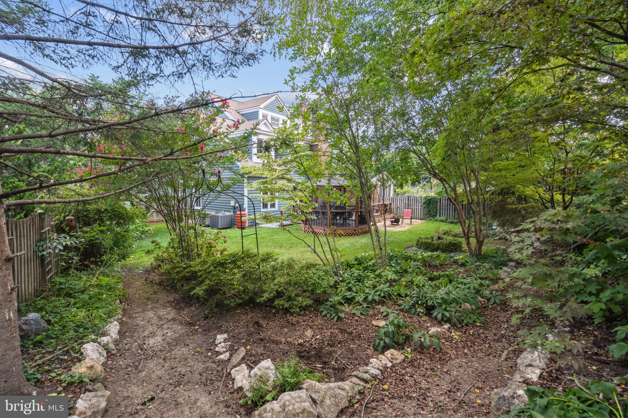 215 Andover Ct NE