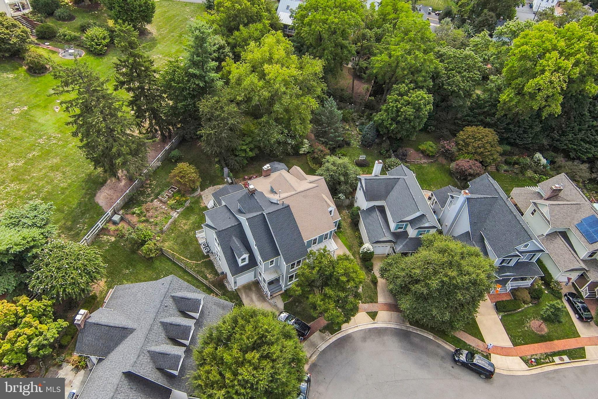215 Andover Ct NE