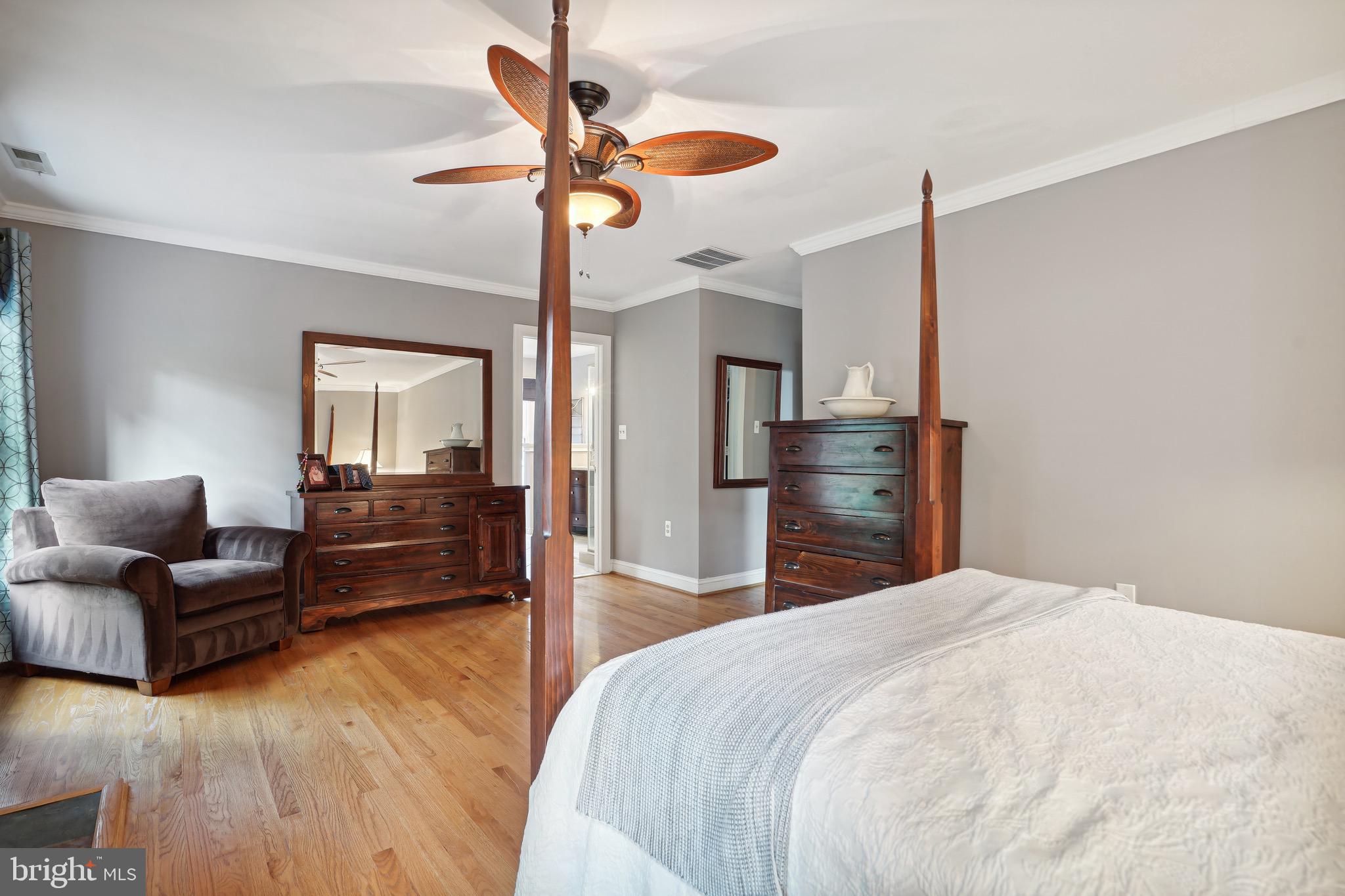 215 Andover Ct NE